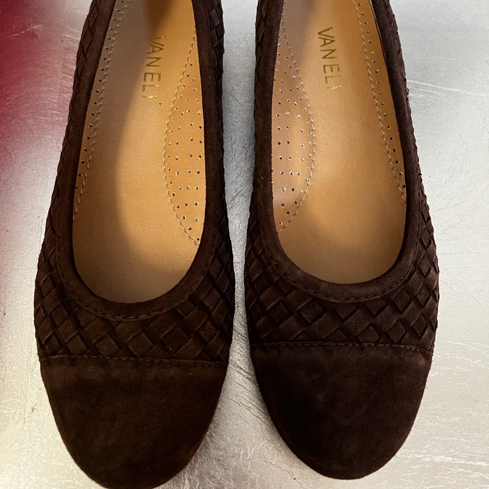 Women’s brown suede flats size 6.5